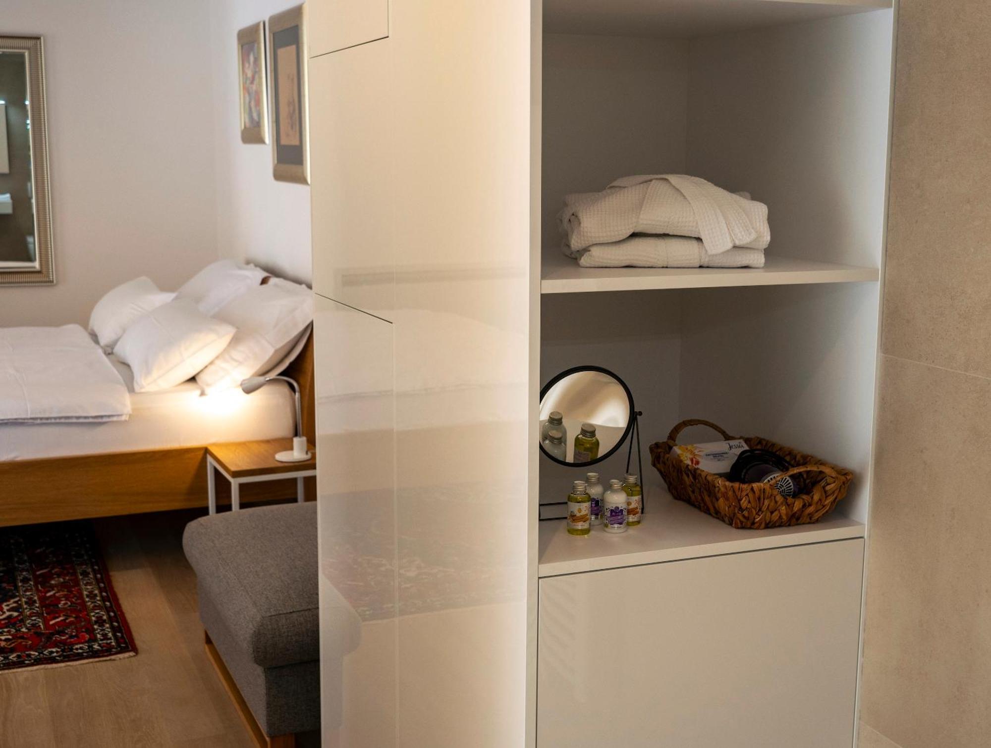 Haus Helga Appartement Rab Town Buitenkant foto